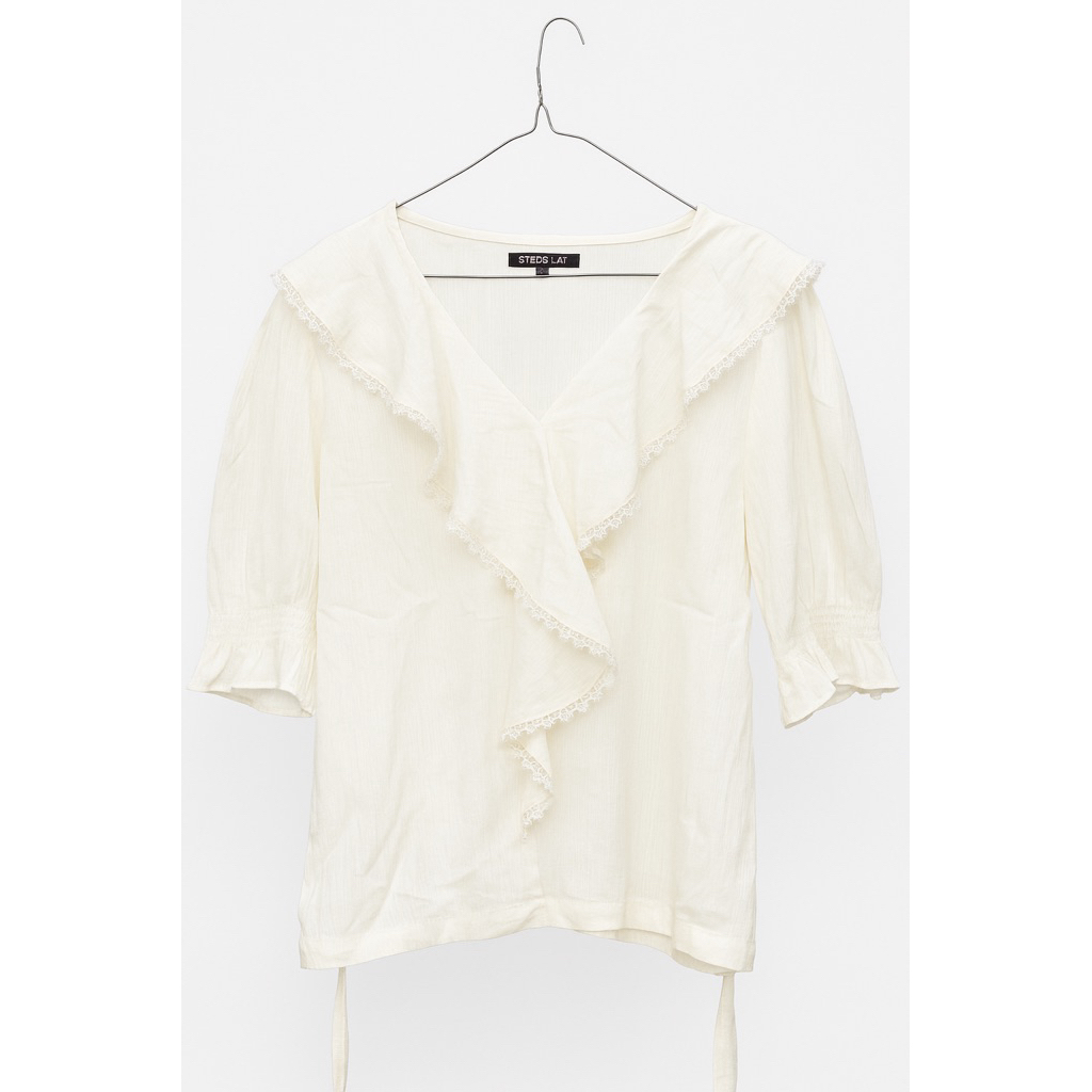 Blouse Ruffle Putih – STUDIO LAP