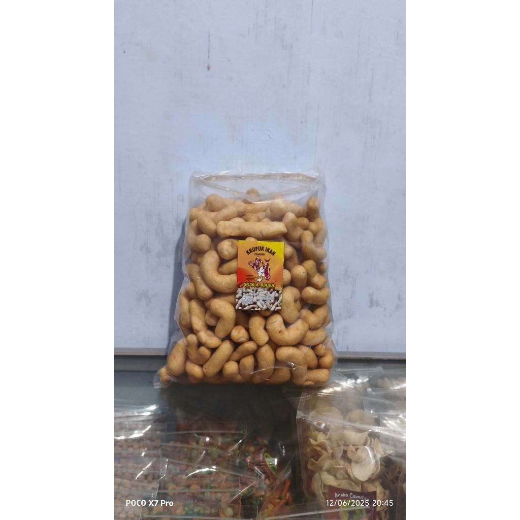 

kerupuk ikan tengiri/ kerupuk amplang/ kerupuk ladu cap "SUKA RASA" kemasan 500/250 gram