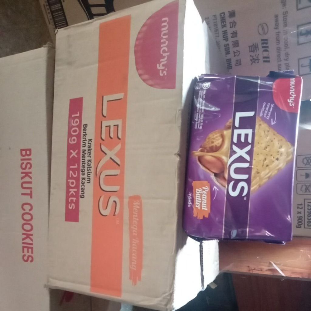 

LEXUS peanut bukber ORI MALAYSIA / dus