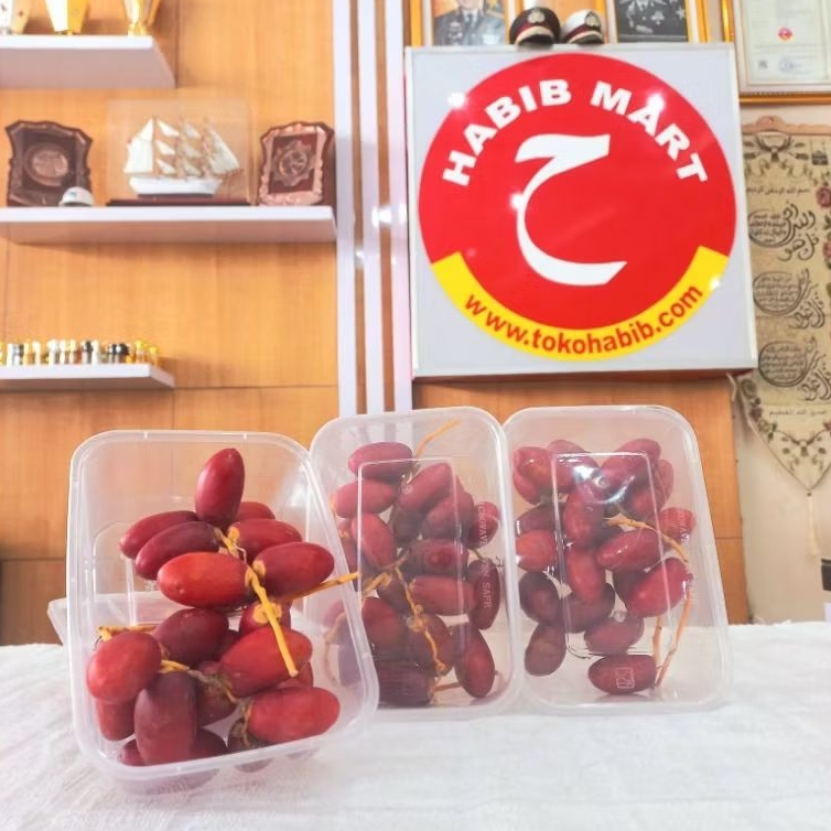 

Kurma Muda Merah Fresh 250gr, 500gr, 1000gr – Kurma Segar Langsung dari Pohon | Kurma Sehat untuk Program Hamil & Ibadah Sunnah