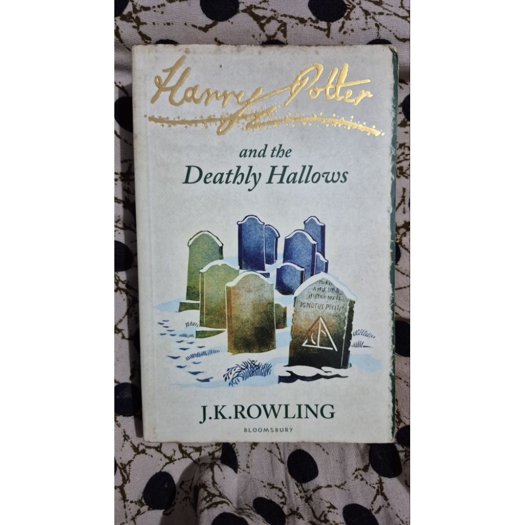 Preloved English Novel Harry Potter and the Deathly Hallows
