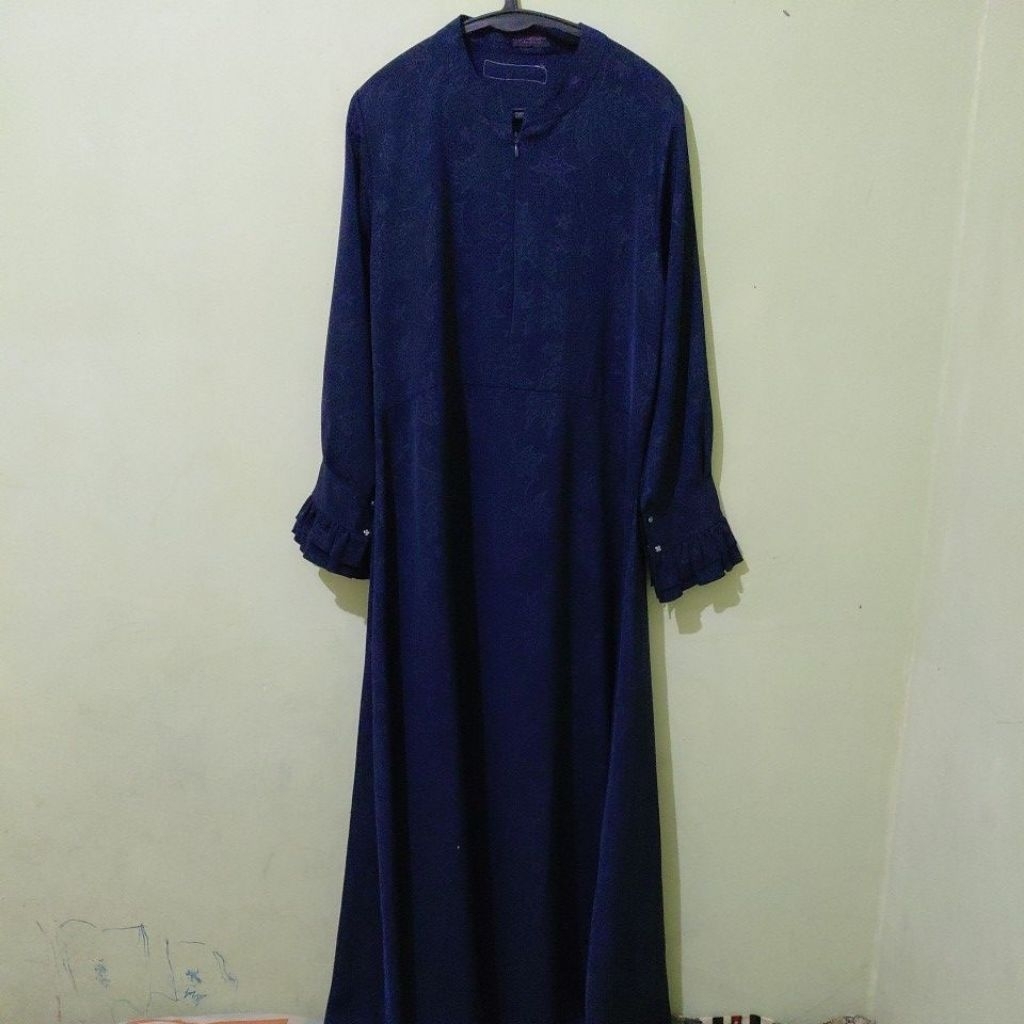 Gamis embos bahan jatuh (Preloved)