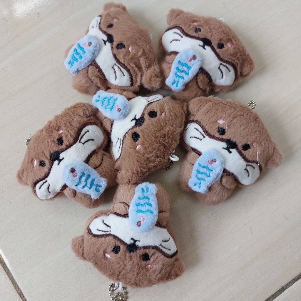 [P] OTTER KEYCHAIN