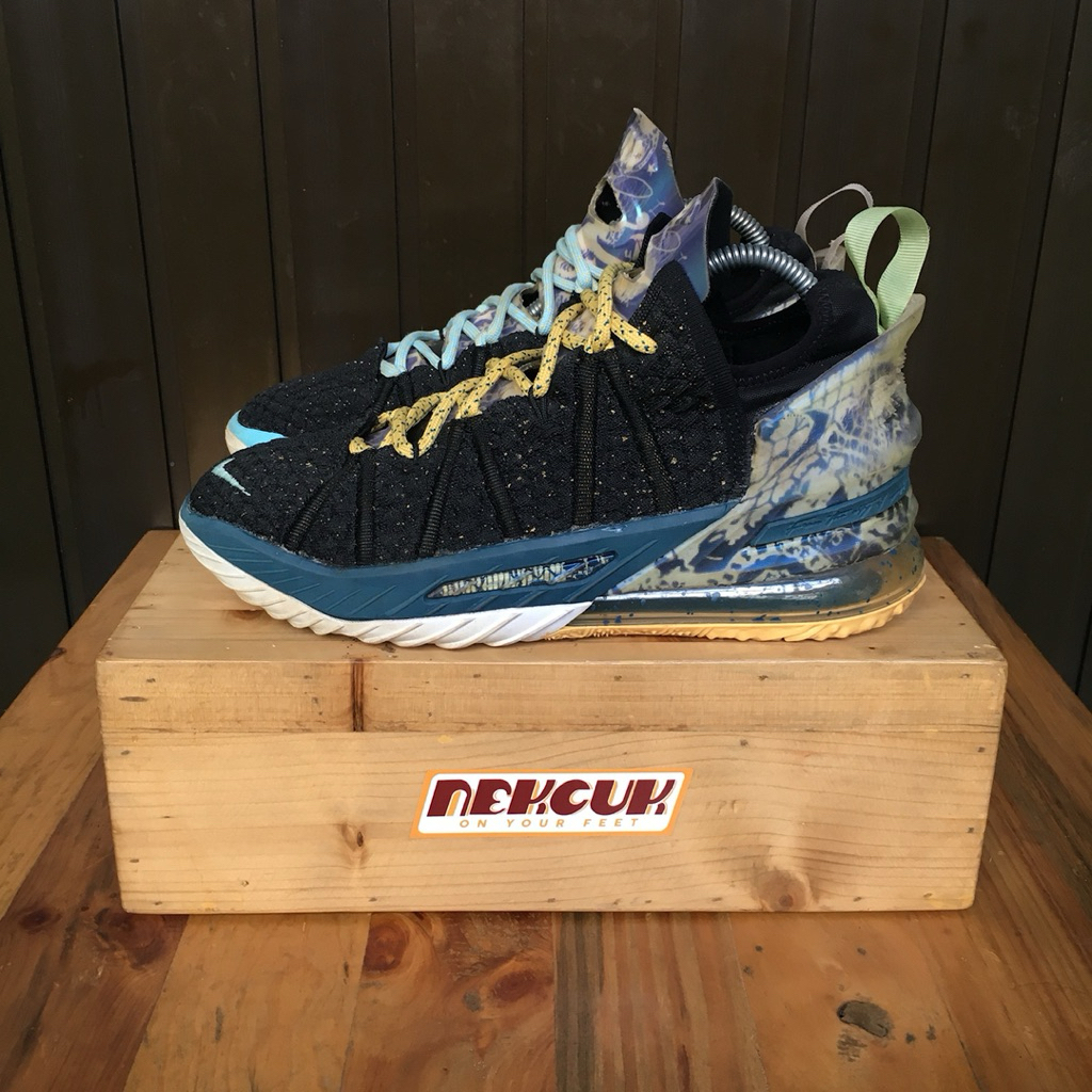 SEPATU LEBRON 18 REFLECTIONS (size 40)