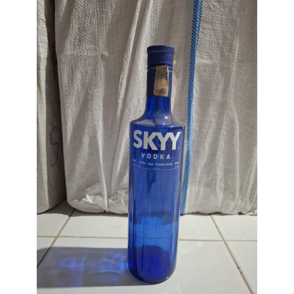 botol bekas sky vodka