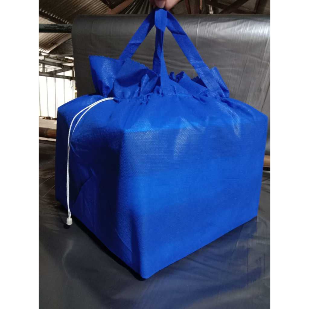 

Tas Berkat Hajatan Kekinian Serut Polos uk 22x22 isi 12pcs