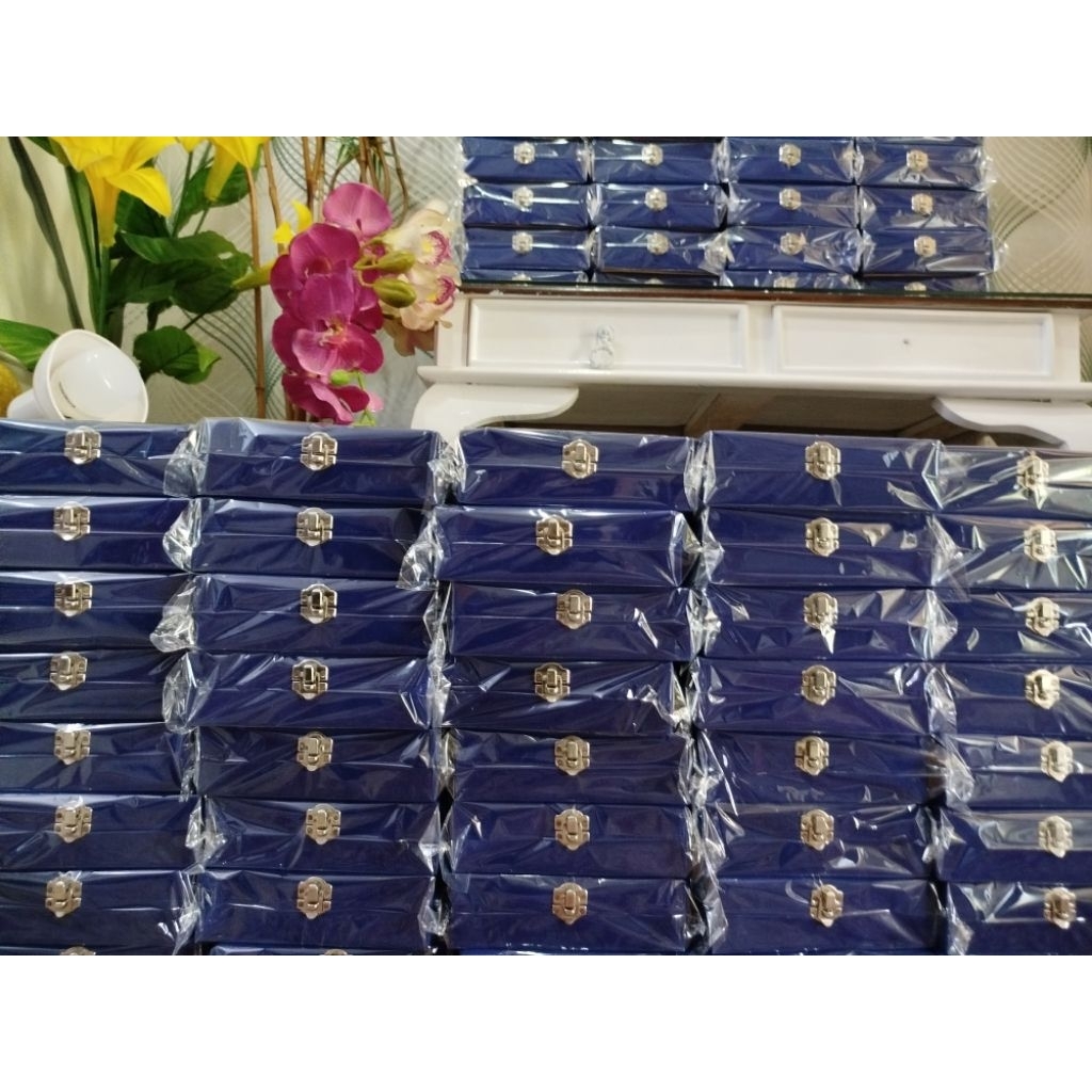

BOX/Kotak/Dus/Bludru/Beludru/Plakat Ukuran DAUN 18x26x5cm Warna Biru READY STOCK