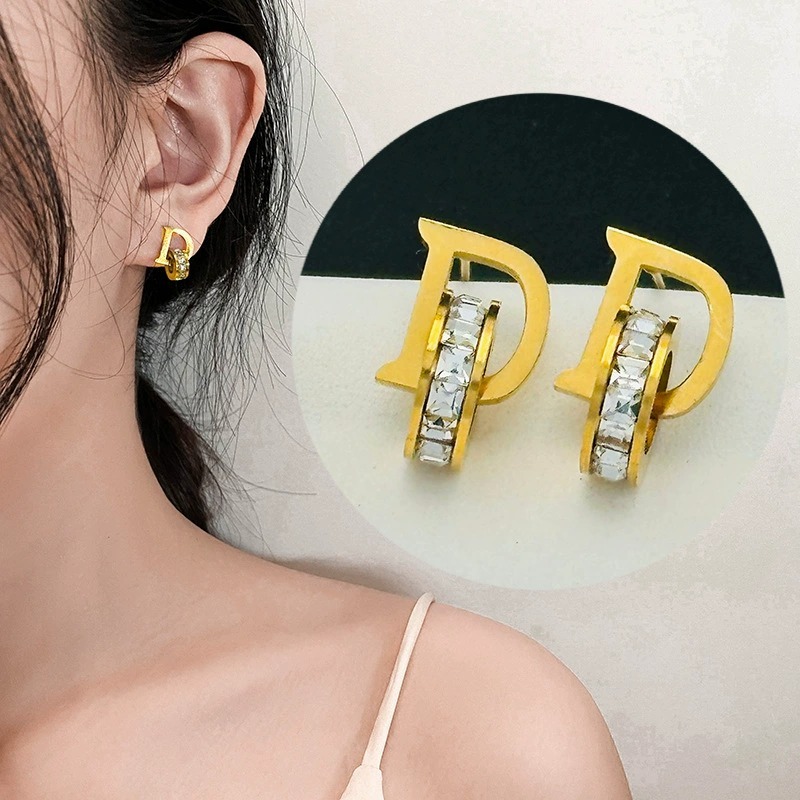EJ-A7351 Anting Titanium Premium Wanita Model Tusuk Motif Huruf D Fashion Korean Lapis Emas 18k