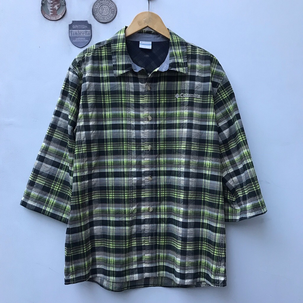 Columbia Tartan Outdoor Shirt black green yellow checkered  Size L   PxL : 73 x 56 cm  Sleeve :53 cm