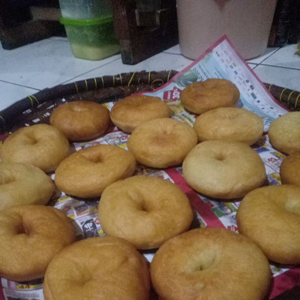 

DONAT RASA COKLAT KEJU MESIS