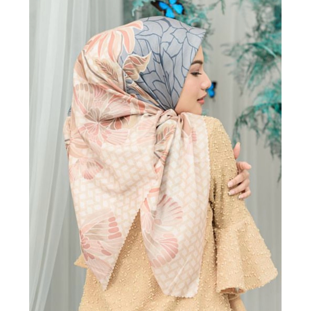 Papillon Scarf Wearing Klamby