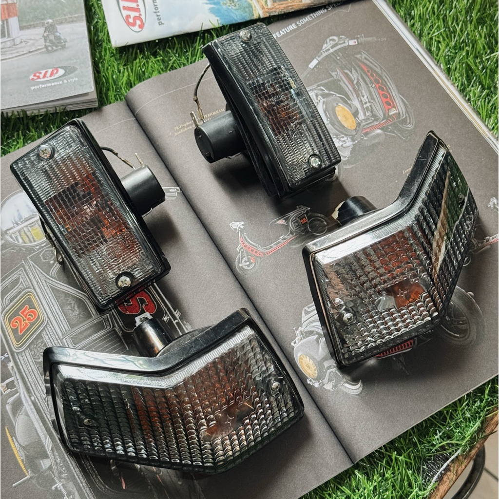 Lampu Sein SIP Original Black Smoke Vespa PX Series