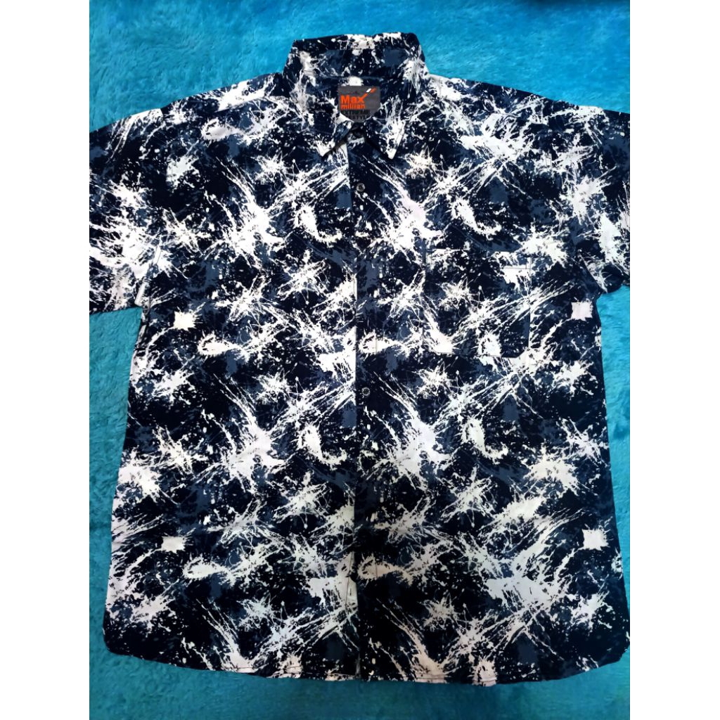 KEMEJA PRIA MOTIF ABSTRAK