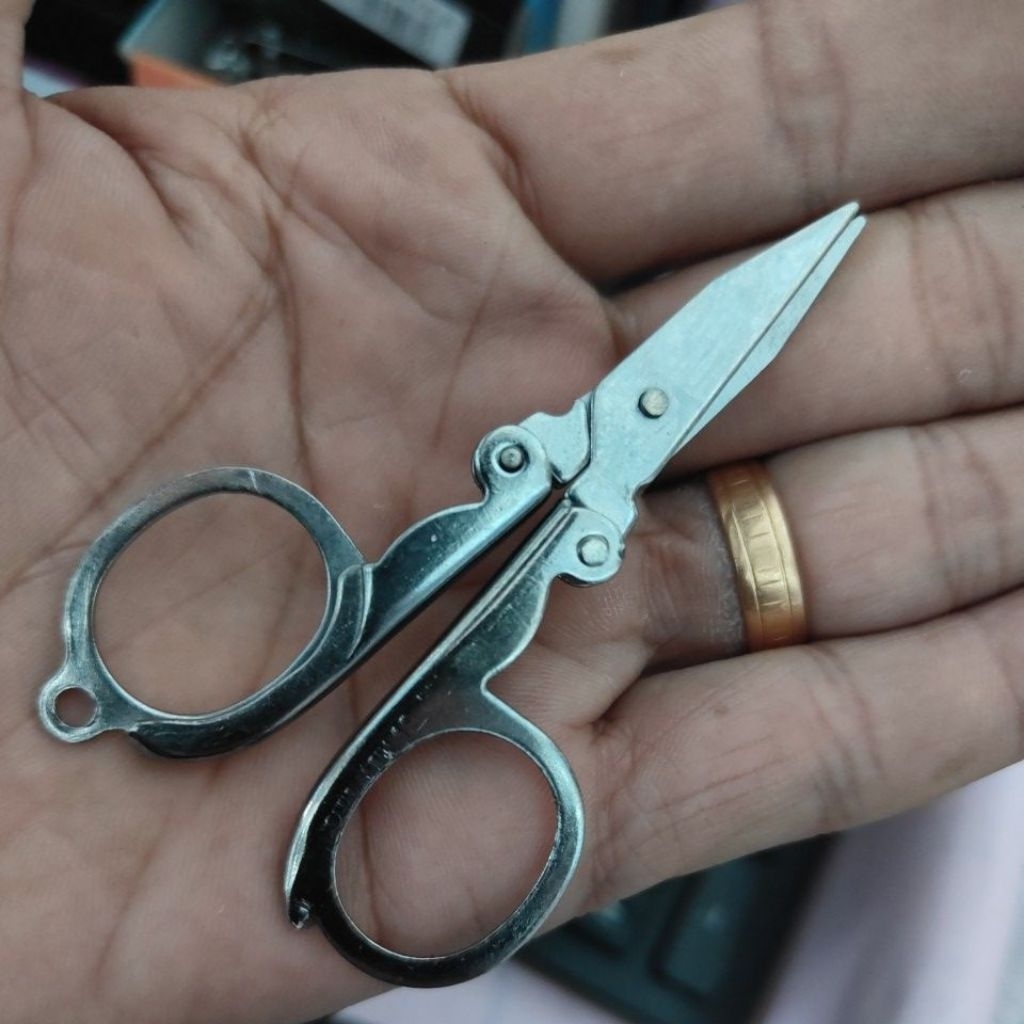 

Gunting Kecil lipat stainless UK 7.5 cm - GUNTING LIPAT BESI GUNTING LIPAT KECIL TRIP SCISSORS