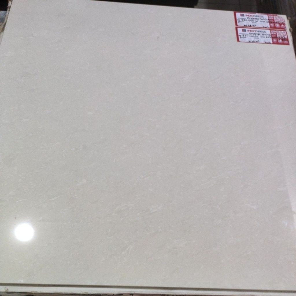 Granit Indogress Crystal White 80x80 kw1/Dus (kilap) isi 2 Lembar