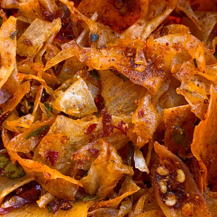 

keripik singkong kriwil 1 KG gurih pedas chili oil cikruh cemilan dan jajanan viral Y&H snack it