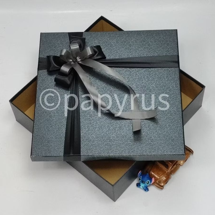 

PAPYRUS Kombinasi 35x35 Tinggi 8cm Kotak Kado Gift Box V1