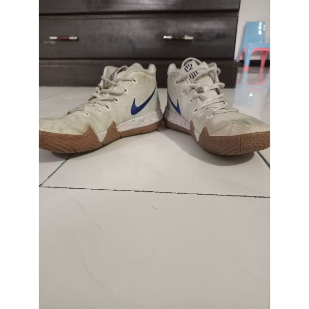 sepatu basket second kyrie 4