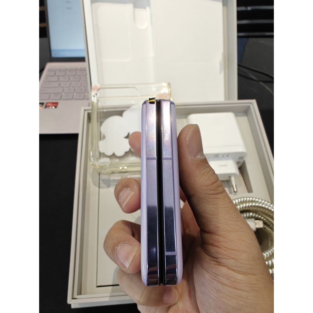 Oppo Find N2 FLip Second