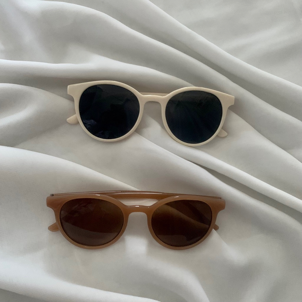 Aksesoris fashion Kacamata lensa hitam Korean style warna off-white dan brown