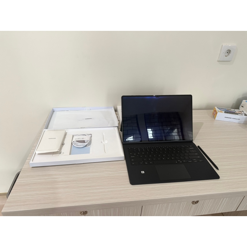 [Second Hand] Samsung Tab S8 ULTRA with Bookcover