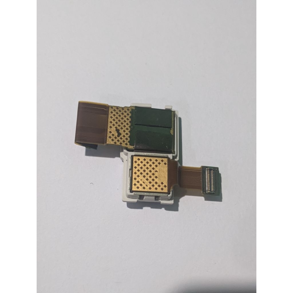 Kamera belakang Sharp Aquos zero 2