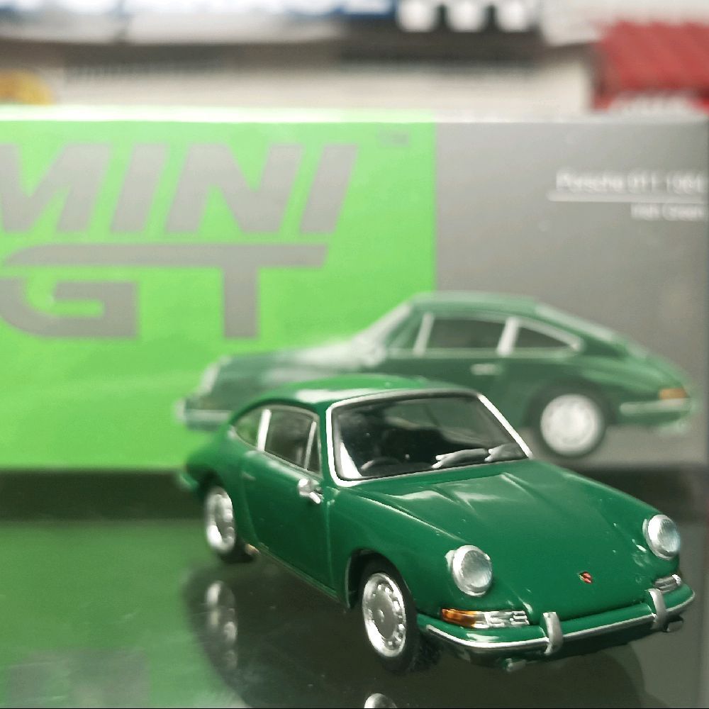 

MINI-GT. PORSCHE 911 '64 irish green (UNSEALED)
