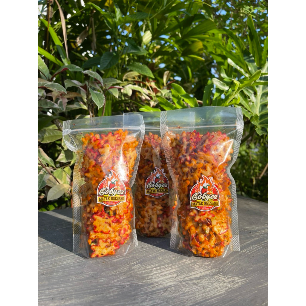 

Kerupuk seblak Bintang Pedas 100 gram daun jeruk by :GOBYOZZ snack pedas
