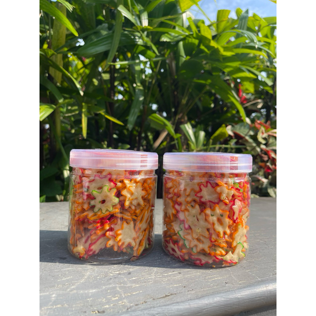 

Kerupuk seblak Bintang Original 250 gram daun jeruk by : GOBYOZZ dnack pedas
