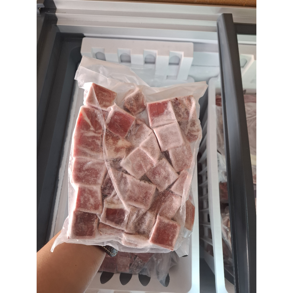 

Meat Buffalo Knuckle / Daging Kelapa Black Gold - Potongan Rendang