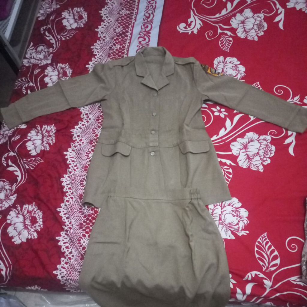 PRELOVED SETELAN KEKI ASN