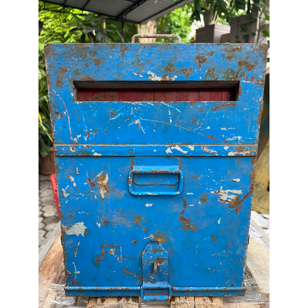 

Bis Surat / Kotak Pos Jadul Bahan Plat Seng / Besi