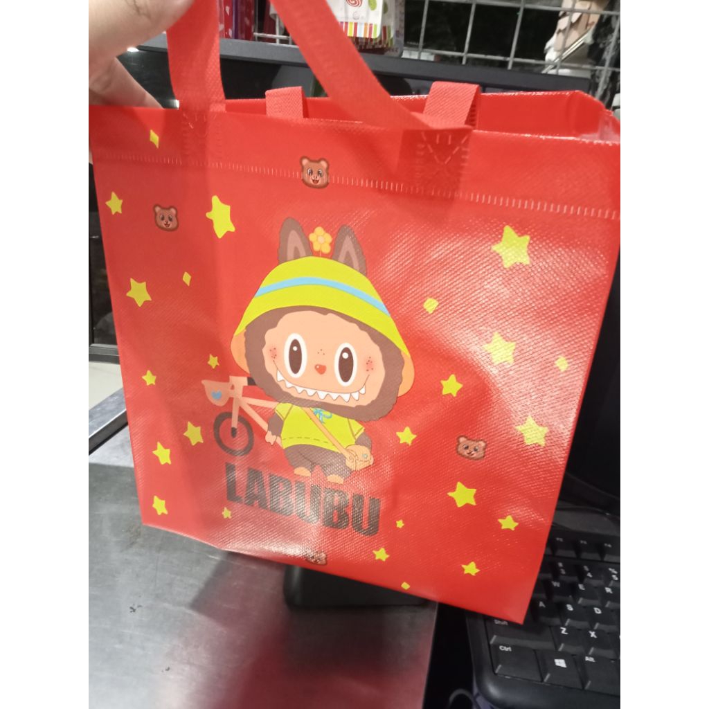 

TAS SOVENIR LAMINASI MOTIF LABUBU 20*10*20