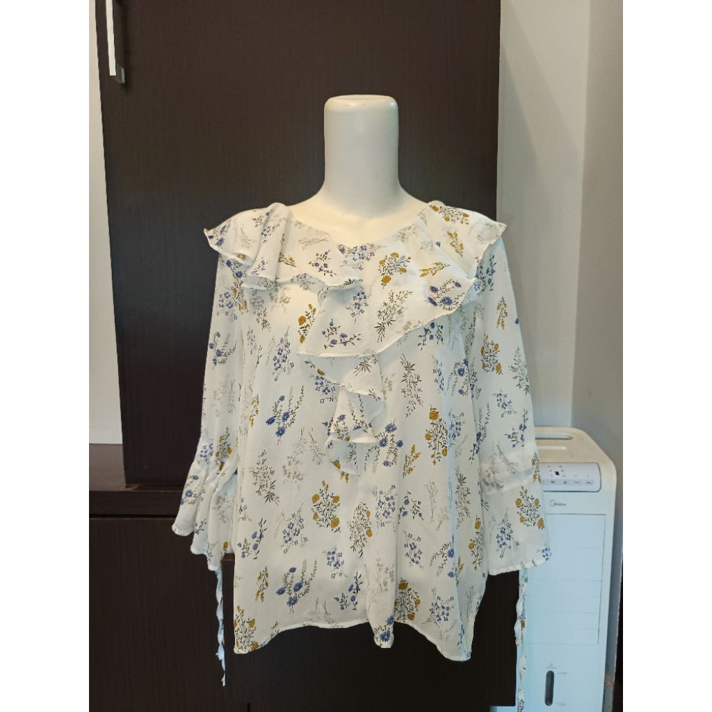 preloved blouse ruffle ruffle motif floral