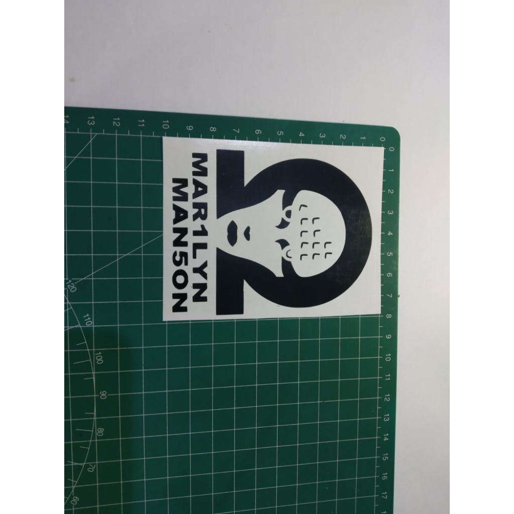 

stiker cutting marilyn manson