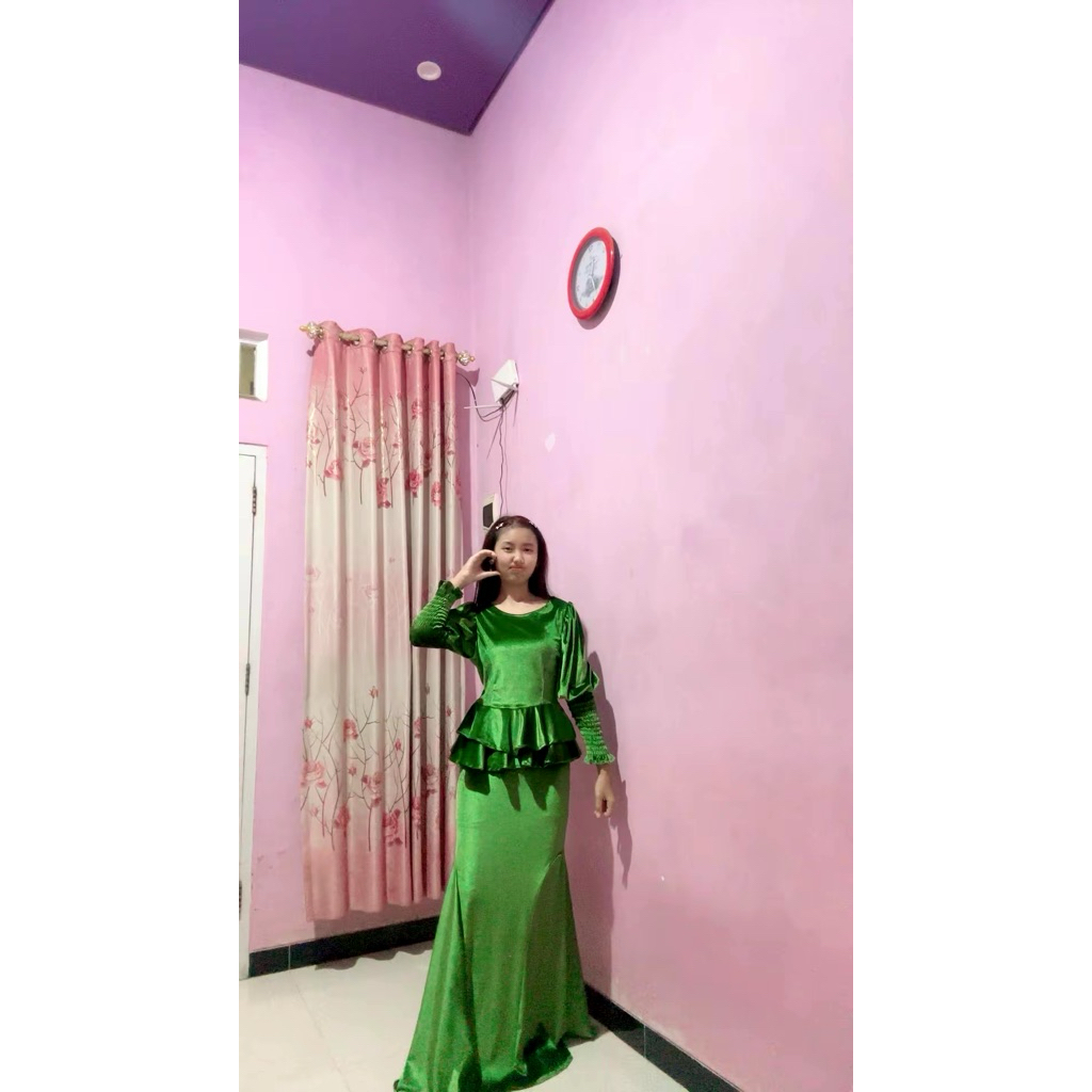 gaun panjang bludru cantik