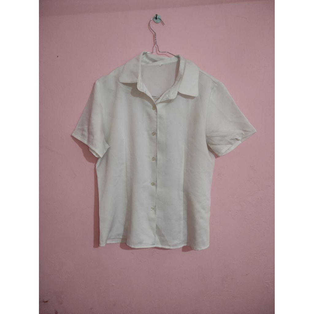Kemeja putih wanita Pl