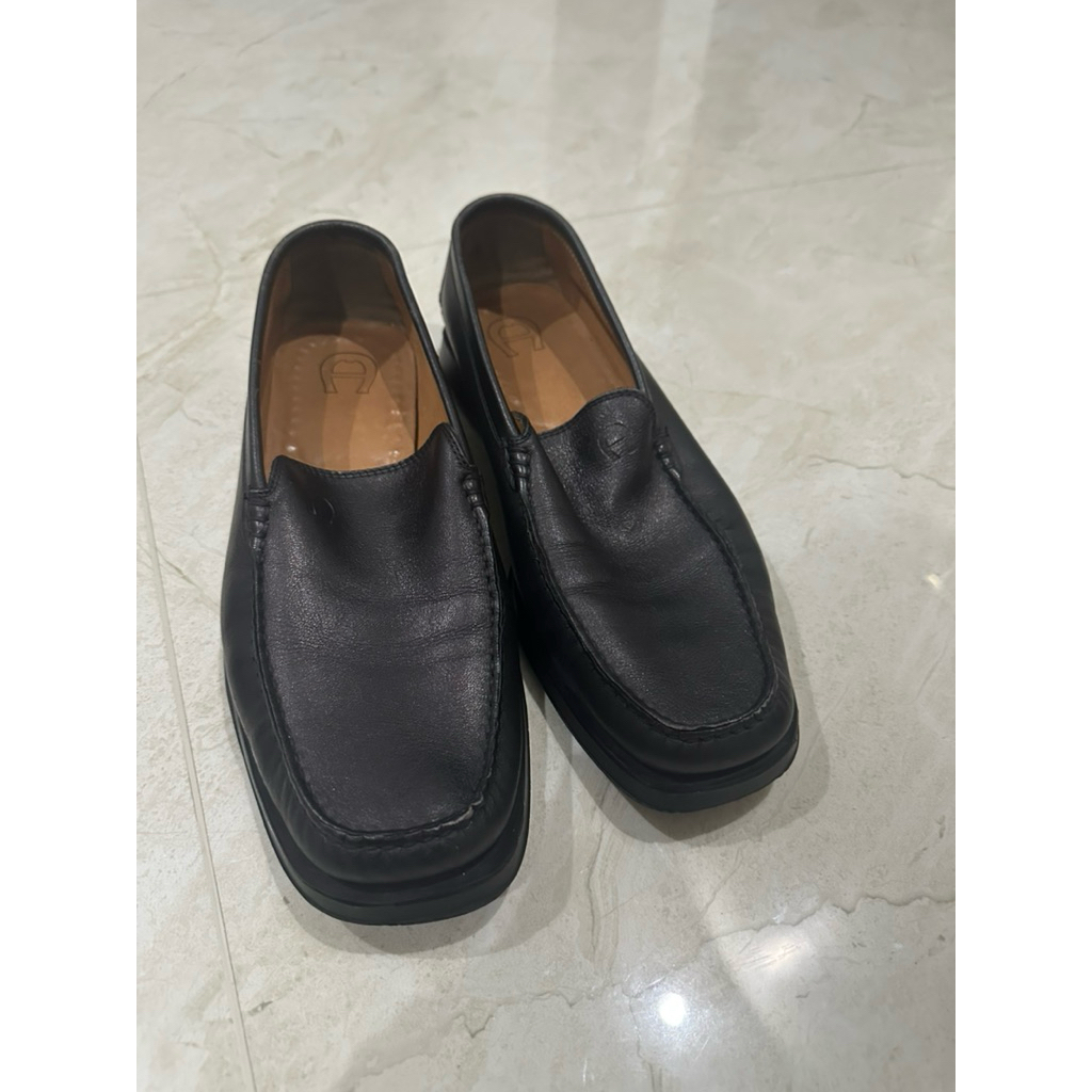 Preloved Sepatu Aigner