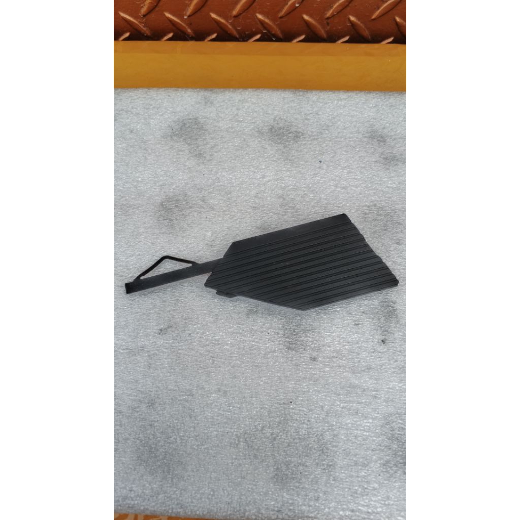 cover tutup derek, towing bemper blkang mobil Avanza Xenia 2022 original