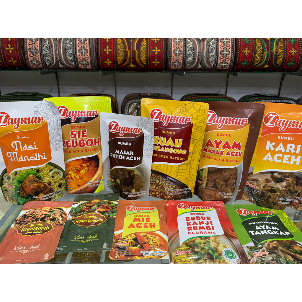 

bumbu khas Aceh :kuah beulangong,sie reuboh,ayam masak Aceh,kari Aceh,nasi mandhi,masak putih,ayam tangkap kering,ayam tangkap basah,mie Aceh kering,mie Aceh basah,tumis keumamah ,bubur kanji rumbi,nasi briyani.