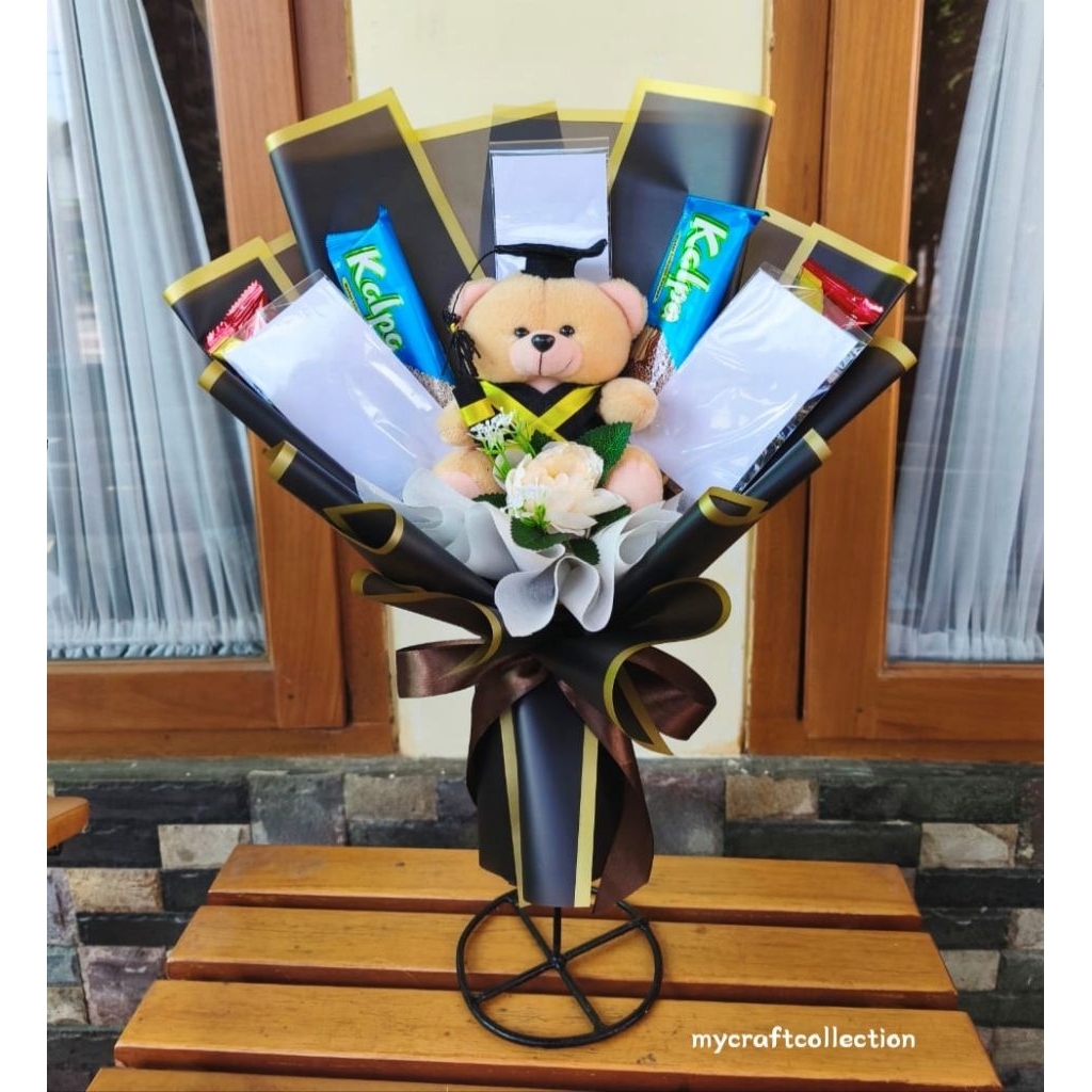 Buket boneka buket snack kado wisuda hadiah wisuda cewek cowok