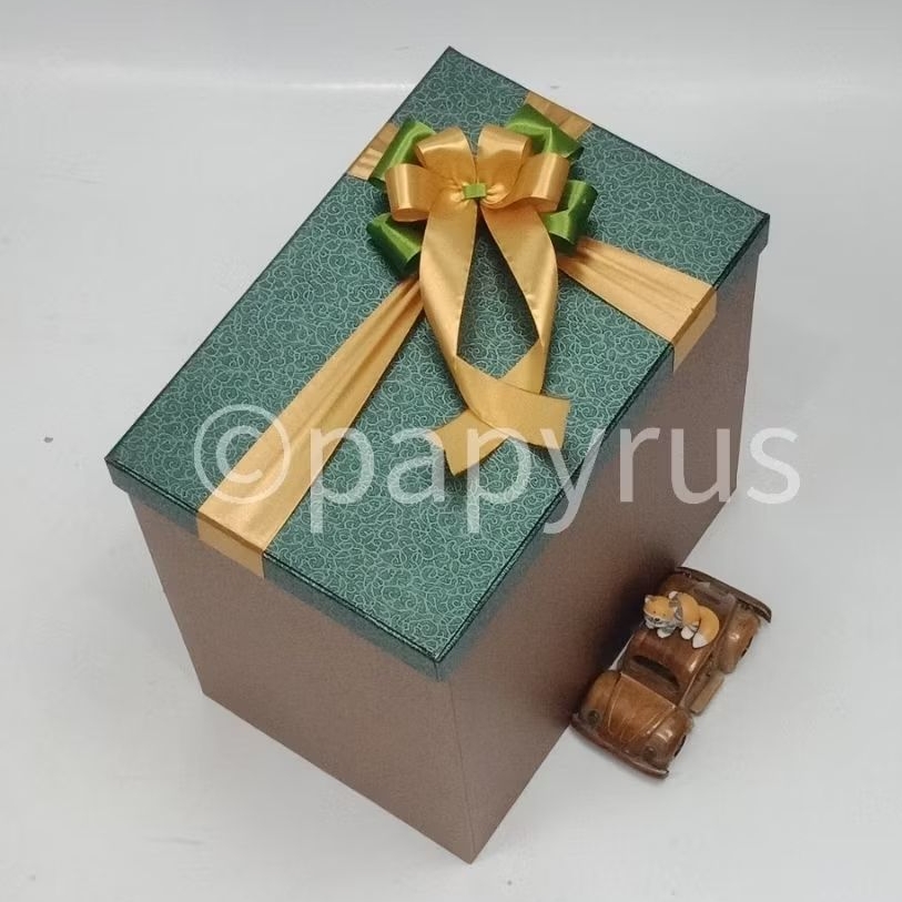 

PAPYRUS Kombinasi 20x30 Tinggi 30cm Kotak Kado Gift Box Hadiah V2