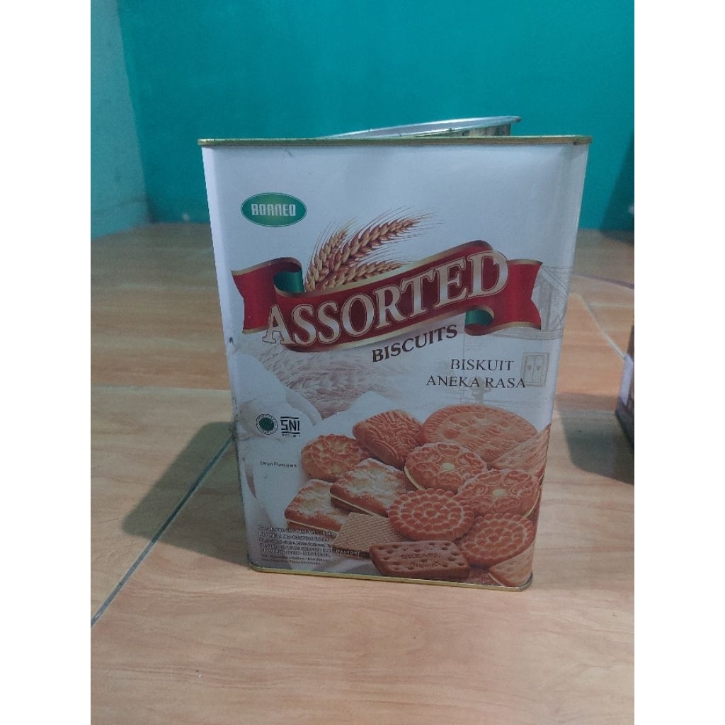 

kaleng biskuit bekas