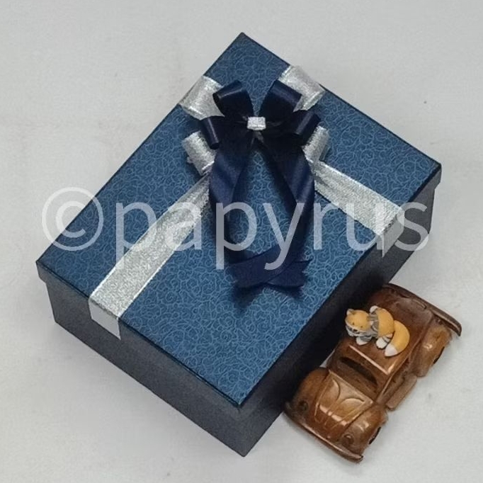 

PAPYRUS 17,5x22,5 Tinggi 10cm Kotak Kado Gift Box V2