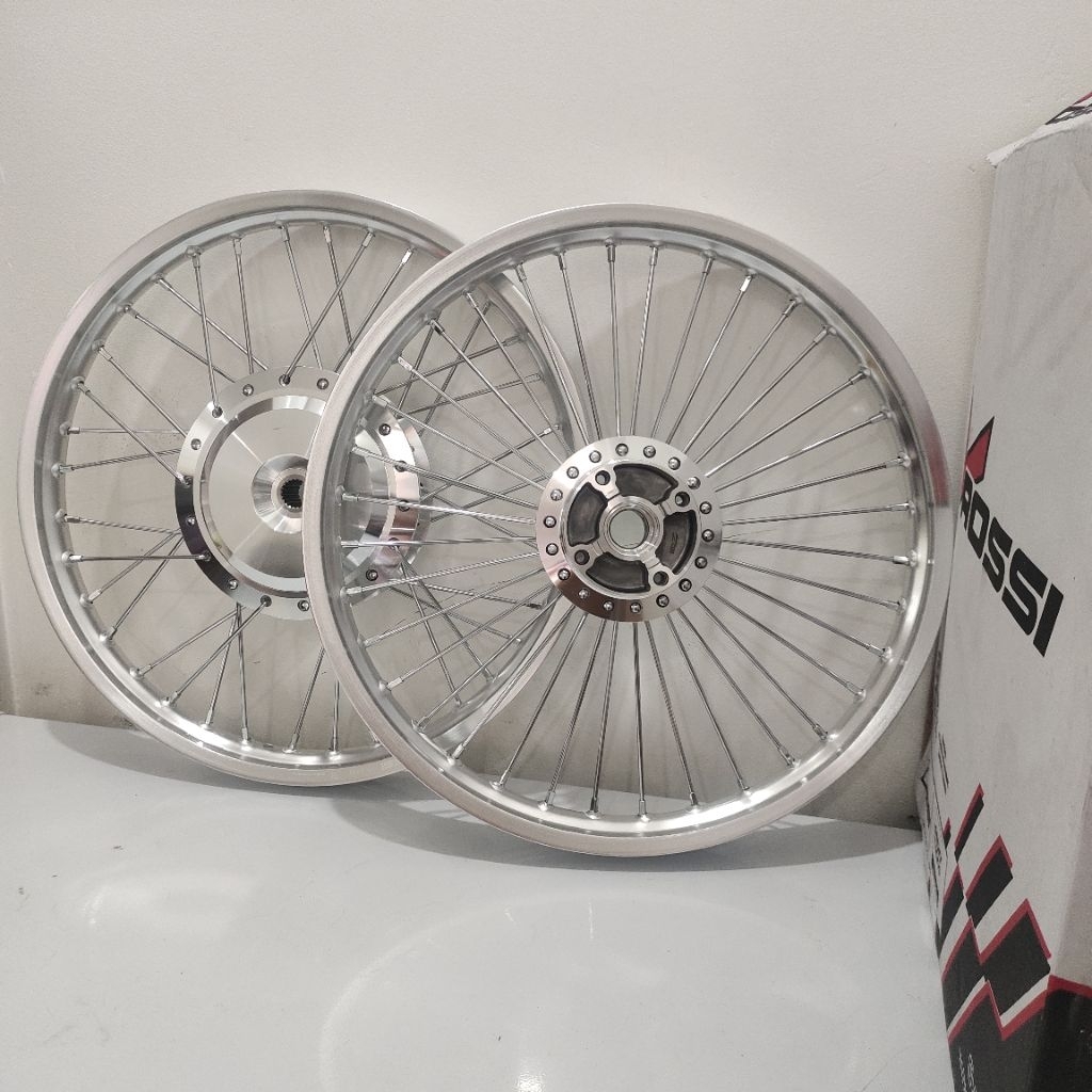 VELG PAKETAN MOTOR HONDA VARIO 125/VARIO 150/VARIO 110/BEAT/SCOPY V ROSSI 17X140 SEPASANG