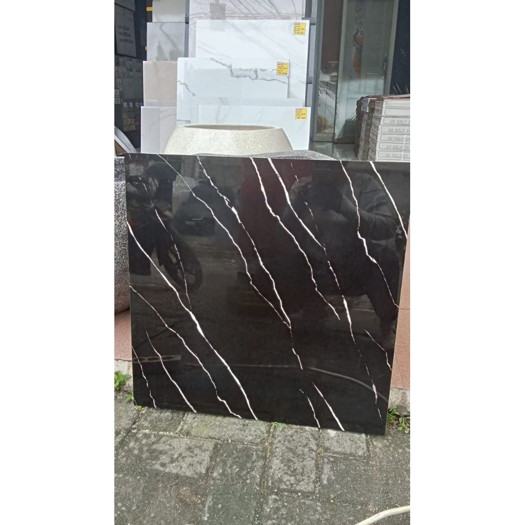 GRANIT HITAM MOTIF ARA 60 X 60