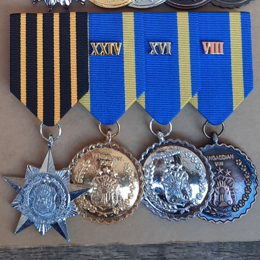 Bintang Bhayangkara Nararya - Satyalancana Pengabdian 24 16 8 Tahun / Medali Mendali PDU