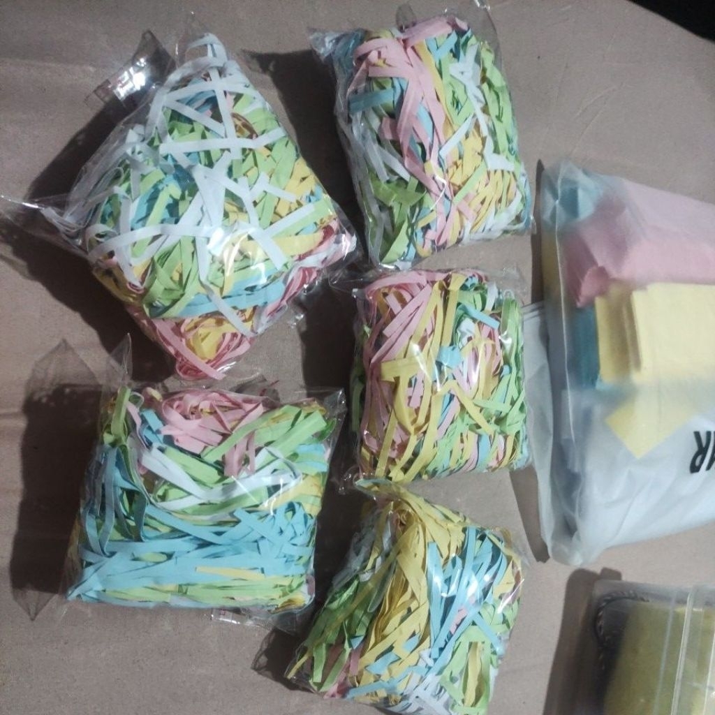 

Mix Kertas Serut / Kertas Cacah / Kertas Potong / Shredder Paper Kraft 20 gram