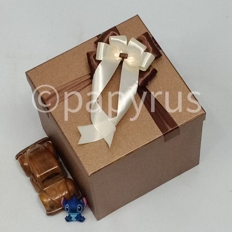 

PAPYRUS 20x20 Tinggi 20cm Kotak Kado Gift Box Hadiah V1