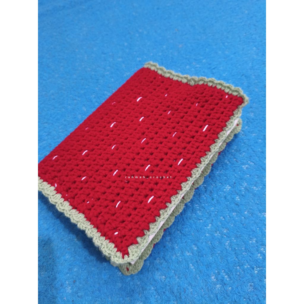 

SLEEVE BOOK STRAWBERRY | SAMPUL BUKU STRAWBERRY RAJUT